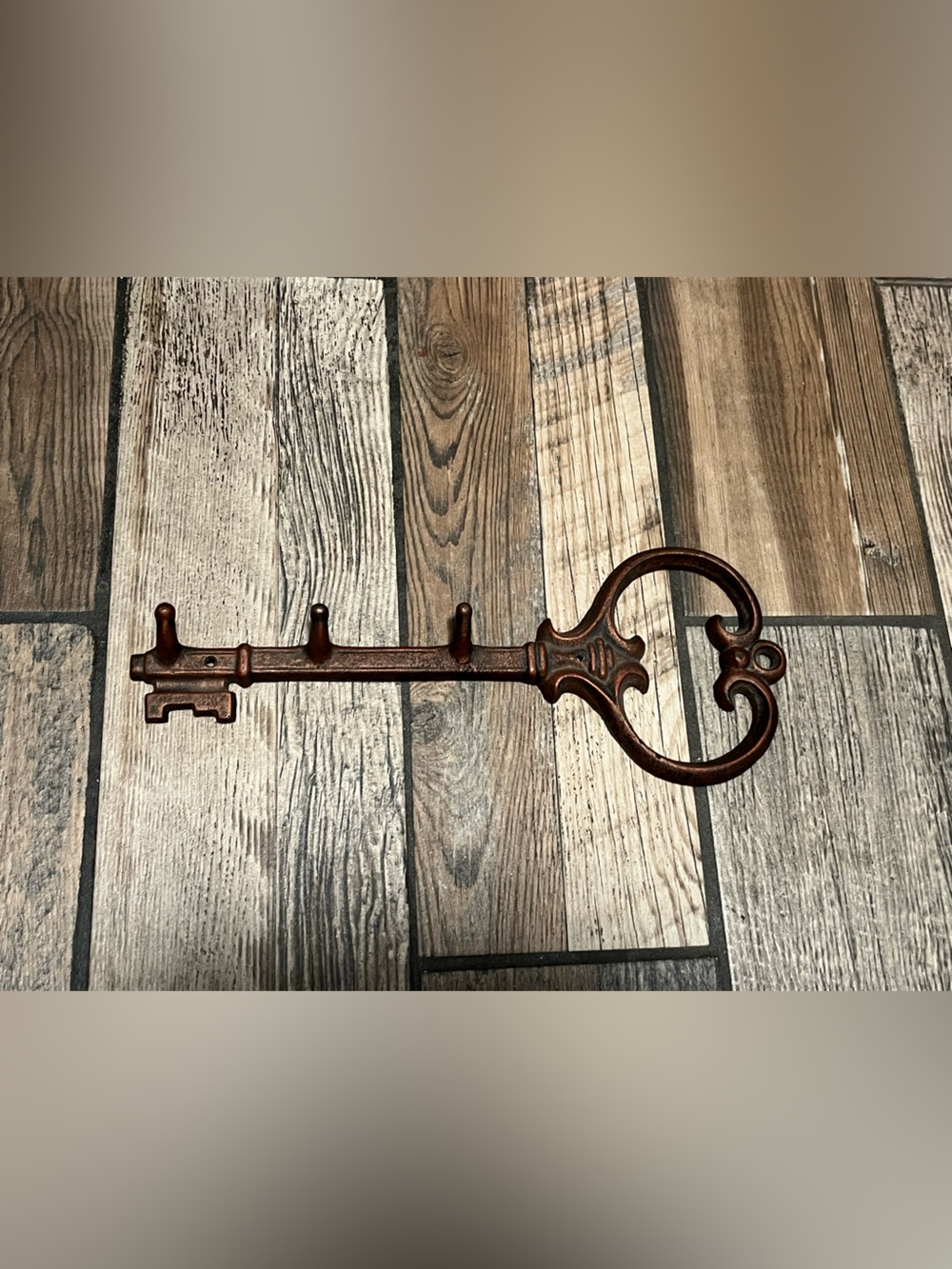 Rustic Iron Key Wall Hook - Brown